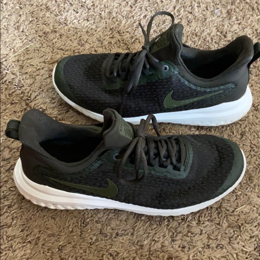 Men’s Nike Olive Green Rival Tennis Shoes Size 9